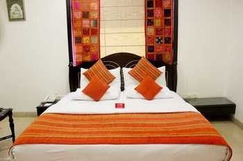Oyo Premium Rajouri Garden Janta Market Nuova Delhi Esterno foto